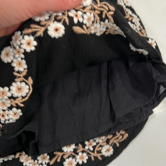 Anthropology Chloe Oliver Daisy Shorts Black with Floral Embroidery - Picture 7 of 8
